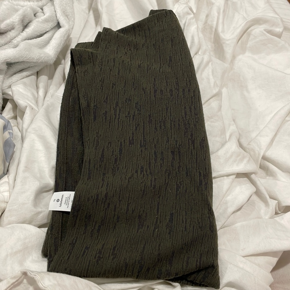 NWOT Lululemon Vinyasa scarf, rare army green and black pattern